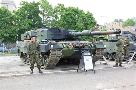 leopard 2 main battle tank.